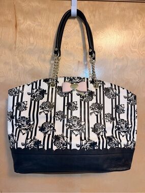Betsey Johnson Large tote Bow-Accent Floral Stripe Tote Bag in Black & White